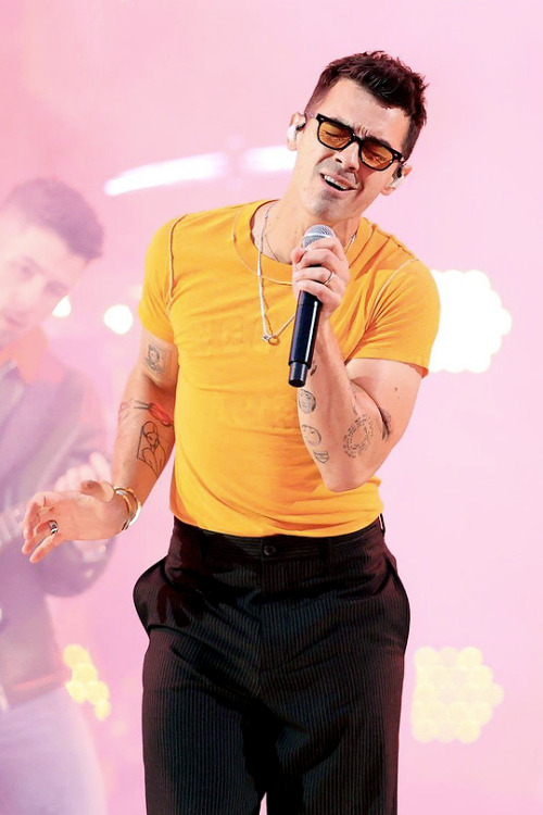 jonasjoe:Joe Jonas performing on stage during the 2021 Billboard Music Awards on May 23, 2021 in Los