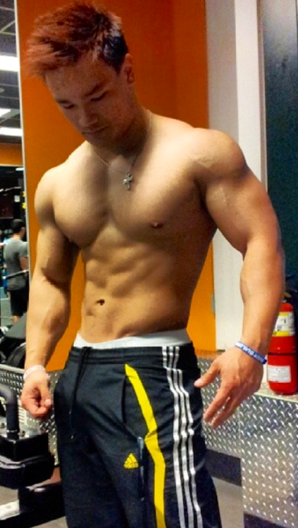 asianmusclefetish:  Original post: http://asianmusclefetish.tumblr.com 