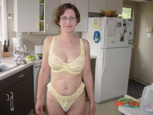 eddiepuss: Mom looks so fuckable in her new glasses.