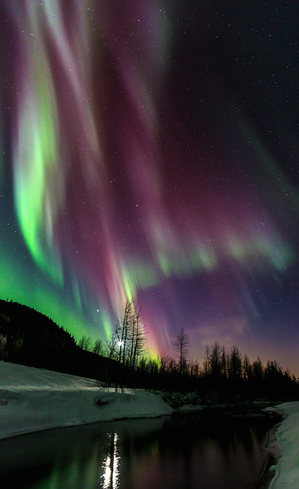 nubbsgalore:  aurora over alaska by lava light galaries (x, x, x)  