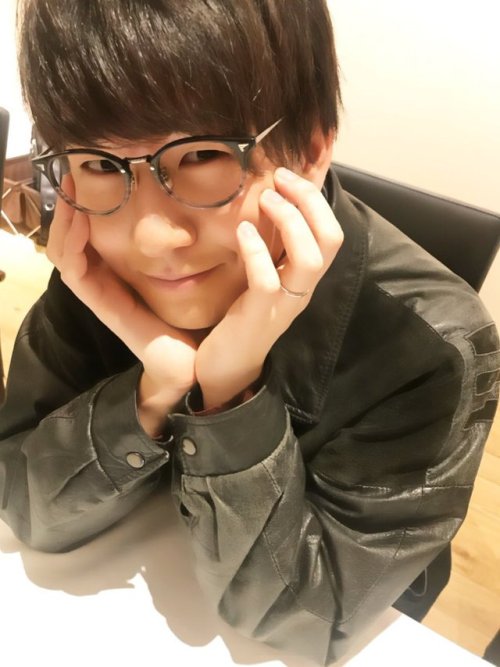 msysh:  Hanaecchi and Kou-chan taking pics of each other today XD (2018.03.11) — 西山宏太朗‏ @K