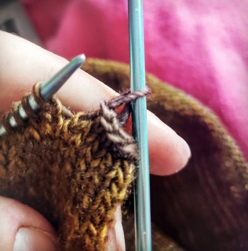 New #sweater #knitting post up on my patreon! Casting off, armhole & shoulder shaping plus fit m