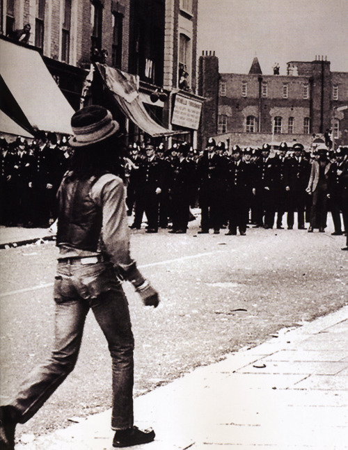 leonine-antiheroine: Don Letts walking toward the police on Portobello Road, during the Notting Hill