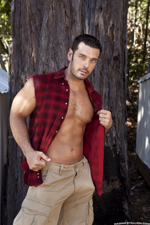 edu-dudu:  gay pornstar Marcus Ruhl! ♥