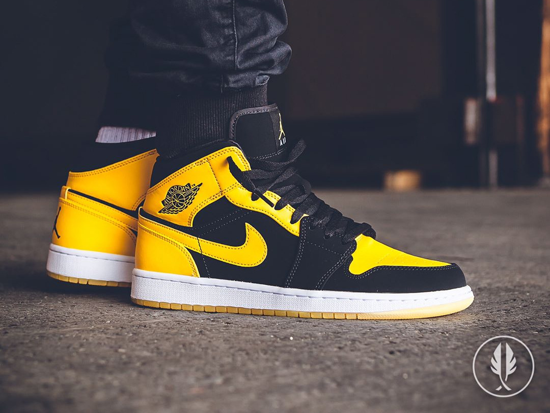 trompeta débiles Paso Nike Air Jordan 1 Mid 'New Love' - 2017 (by... – Sweetsoles – Sneakers,  kicks and trainers.