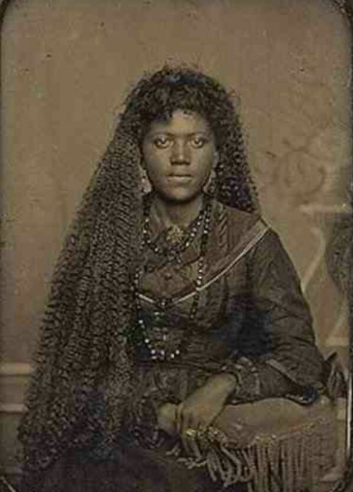 mama-macabre:Beautiful black women of the Victorian era. Many of these photos were taken while slave