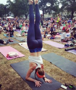 yogapantsfeed:  Standing Out in a Crowd