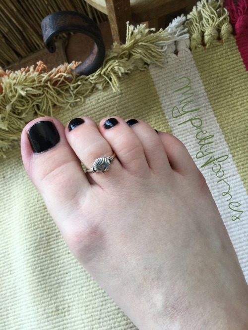 where-the-toes-are: myprettyfootsies: Got some jewelry EllieWhere the TOES are.