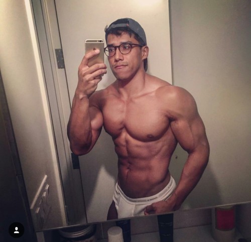 bootybootynomi: theroyalonesg:  My buddy from the USA! Say hi!  daddy
