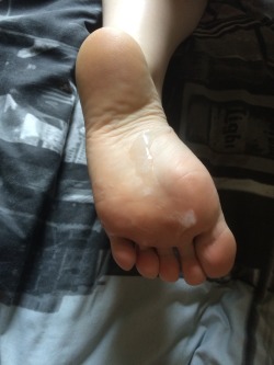 ellessexyfeet:  Doggy and then sprayed her feet with cum;) enjoy!:)