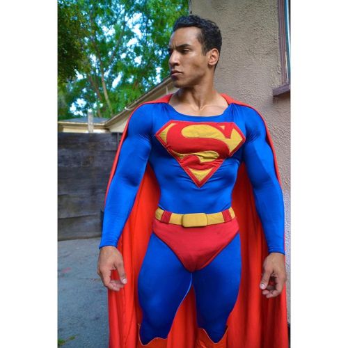 lowblow2myspeedo: Sexy Superman Joshua Manoi- 23 yo, 6′2, 200 lbs, former Marine, did straight