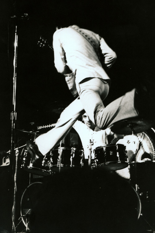 soundsof71:  The Who’s Pete Townshend flying, adult photos