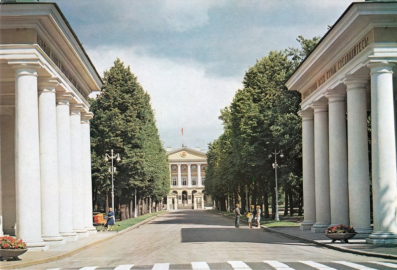 archatlas:  Postcards of Leningrad in the 1980s