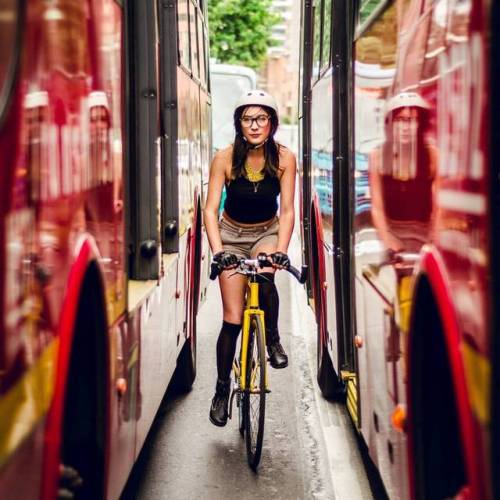 javi-ballestero:#citygirl #fixiegirl #between #buses #girlbike #girlsgonefixie #ridegirl #ridelikegi