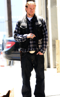 warri0r-avatars:  Charlie Hunnam.