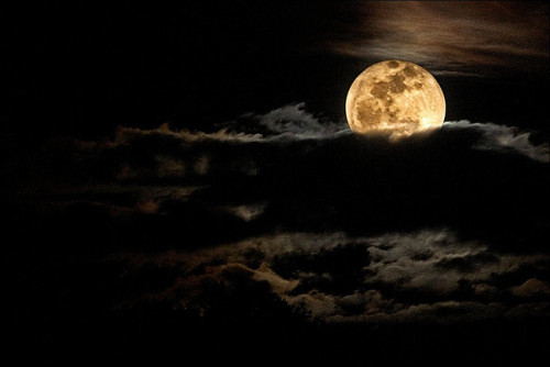 The intriguing moon by Kartik J on Flickr.