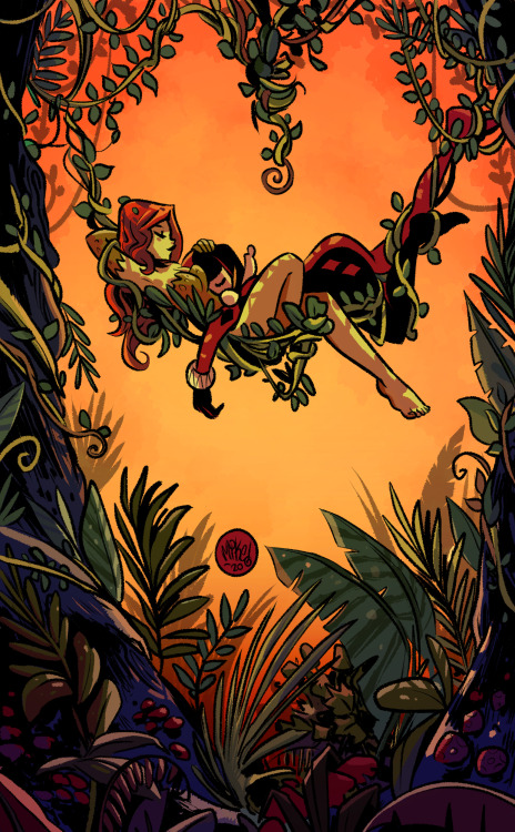 Harley & Ivy swingin’ in a tree 