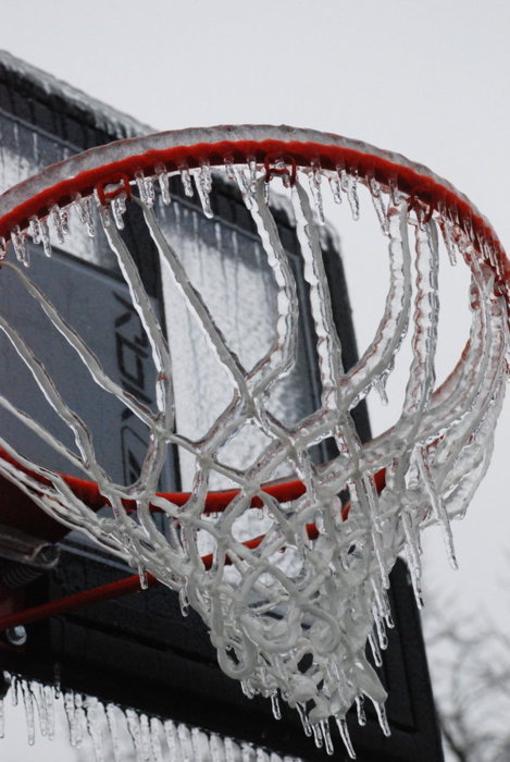 i5x:  Frozen Basketball Hoop