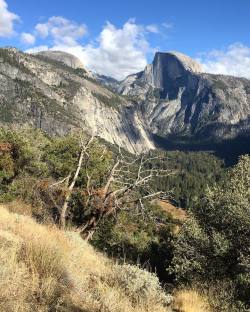 yexplore:  It’s a challenge to share a photo of Yosemite every day, but not really. #yosemitenationalpark #halfdome #yexplore  (at Yosemite Valley, Yosemite National Park, California, U.S.) 