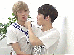 iseuli:  their hands keep returning to the same place (╯°□°）╯︵ ┻━┻
