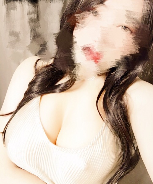 ranxiaoxinslut: ranxiaoxinslut: 果然还是会有人懂我～完全说出我的内心os。。人前女神人后荡妇的反差婊等陌生男人淫辱泄欲…现实中也会期望被色胆大的哥哥骚扰占便宜甚至强上，