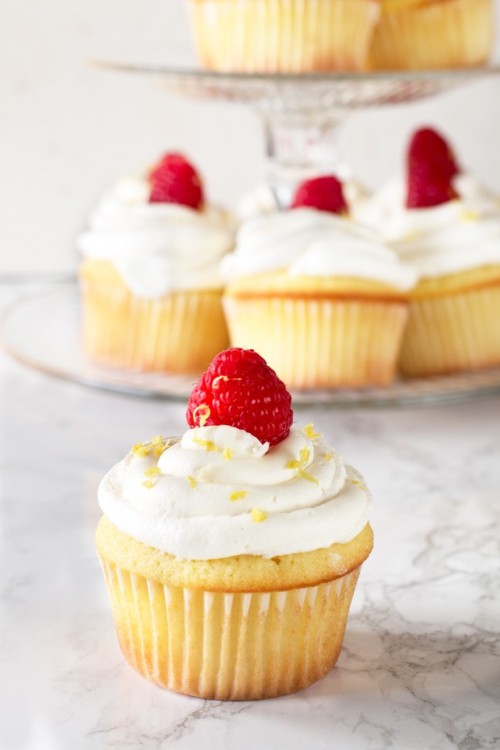 bakeddd: lemon raspberry-filled cupcakes with white chocolate buttercream frostingclick here for rec