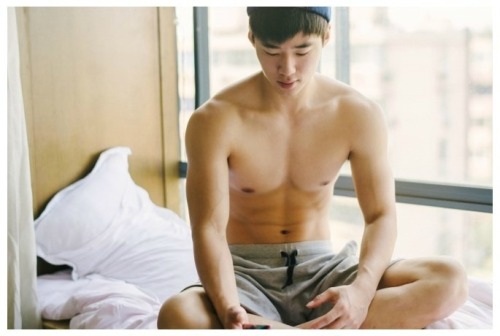 http://gaykoreandude.tumblr.com/post/104725750913