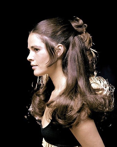 the-marriage-of-heaven-and-hell:Ali MacGraw photographed by Milton Greene, 1969