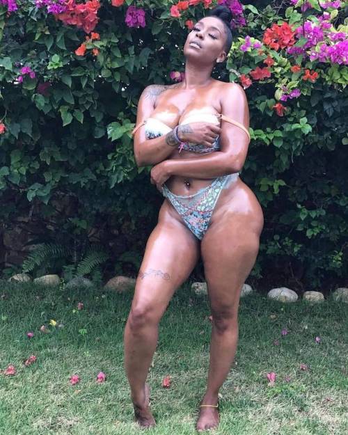 thicknessdelux:  thegrocerylista1: #topnotch_baddies #wcw #wce😍   Featured model @justterrii  Lusciousness