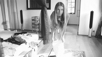 justinesoumise:  robe facile a mettre… facile a enlever…