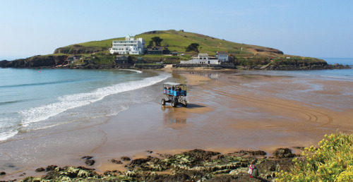 delicatuscii-wasbella102:Burgh Island is a tidal island on the coast of South Devon in England. Ther