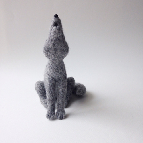 #wolf #sculpture #woolsculpture #gray #etsyshop #giftidea #giftforhim #giftforher #summer #soulmate 