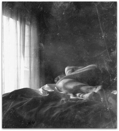 vivipiuomeno1:Elena Saarinena ph. nu couché