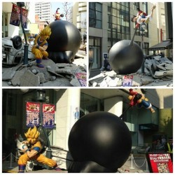 gabrielofmuspelheim:  Due to the release of J stars Victory VS! Japan has a statue of Luffy fighting Goku outside of a shop where you can buy the game. Yes, they are lifesize! My copy should be coming in super soon, partial ownership of PS3 copy and my