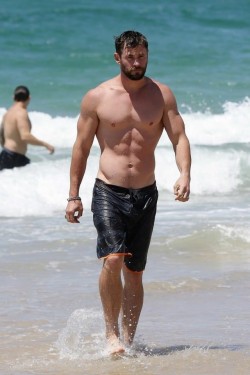 manculture:  Chris Hemsworth