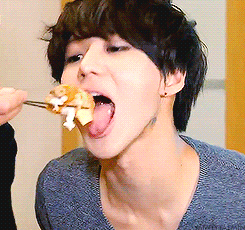mintytaemin:the way he stares and eat that mouthful of meat and rice~