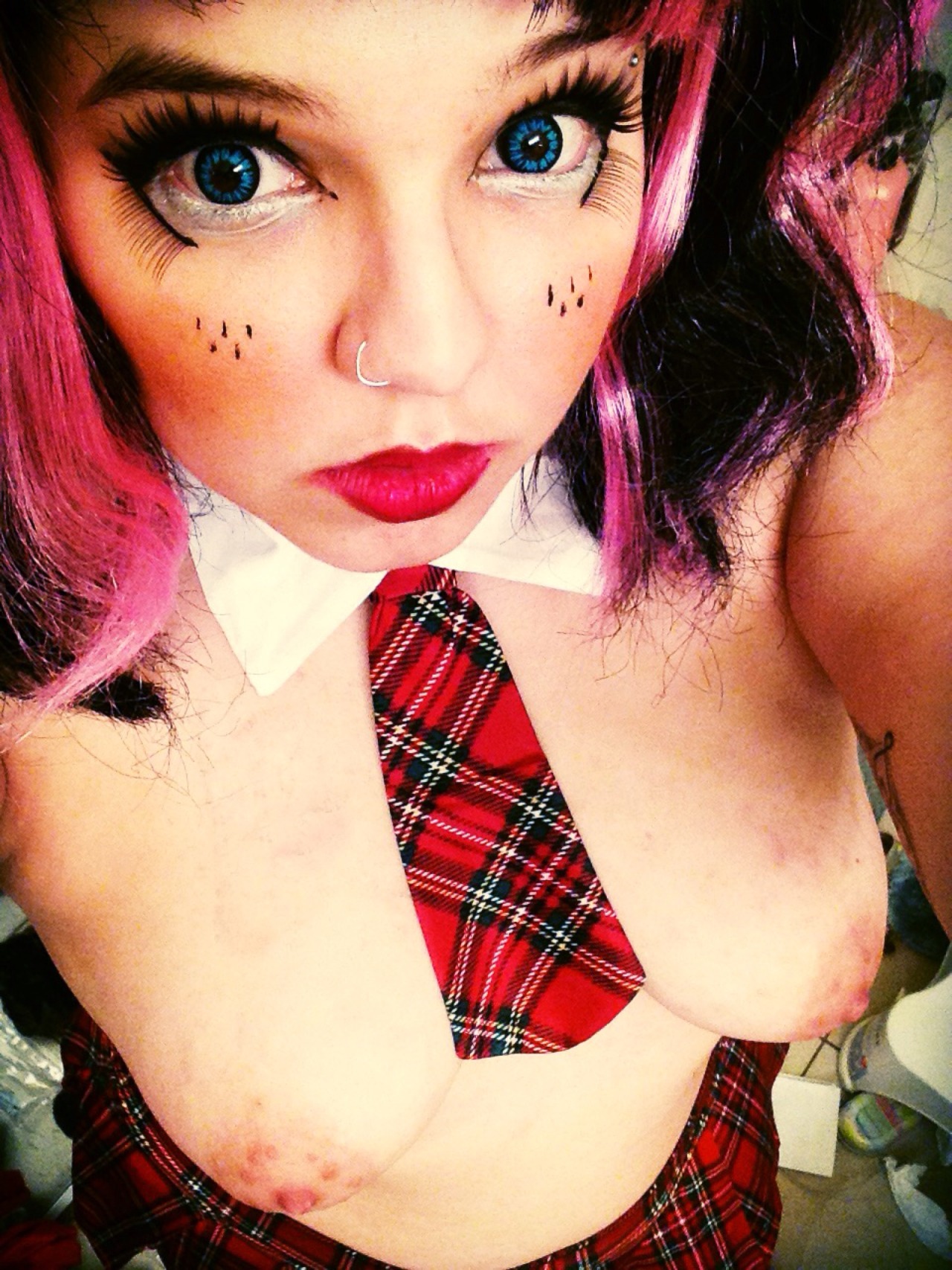 weallbleedthesame:  Tell me I’m cute 😘