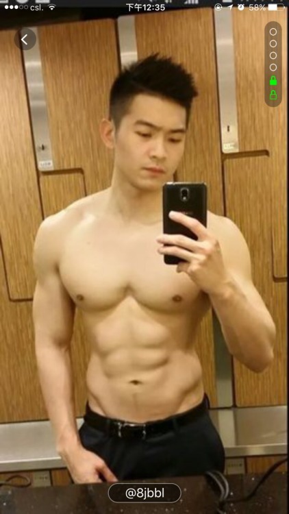 fuckmuscleman:   mrkenau:   bradtrinh:   whiteguyhongkong:   lunemo:  Strong HK TOP #hkgay  Damn😍 so nice😛😛👍   B   Hongkong toàn zai hàng khủng :)) đã từng chịch vs 1 a top Hongkong to dã man :)))   直播的軟體叫什麼名字