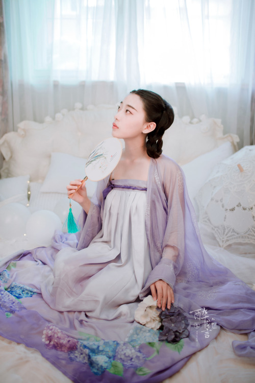 fouryearsofshades: 裙子布料：高捻雪纺 内衬布料：乱麻雪纺【一片式裙子外摆和内摆的长度是一样的，两片式内摆大概在2米左右。】 醉花言 Traditional Chinese Hanf