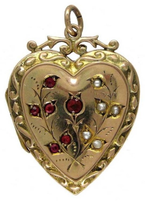 highvictoriana:Victorian rose gold locket, Vienna, 1880s.