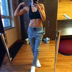 biczozb:  The only thing I love about winter 😂😂 track pants! Double tap for that! Haha 👌💪 http://ift.tt/1ohpCDj by kayla_itsines