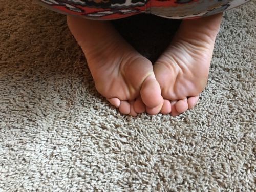 opentolife37: Spreading the love of my favorite sexy feet!! Sunday funday Downward dog anyone? 