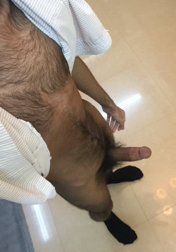 roaminfan-two:  Wow !!! Extra Arab guy with big cock !!! 