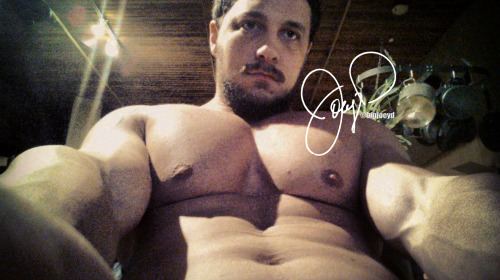 bigjoeyd:  Chillin’ gorilla beast style.