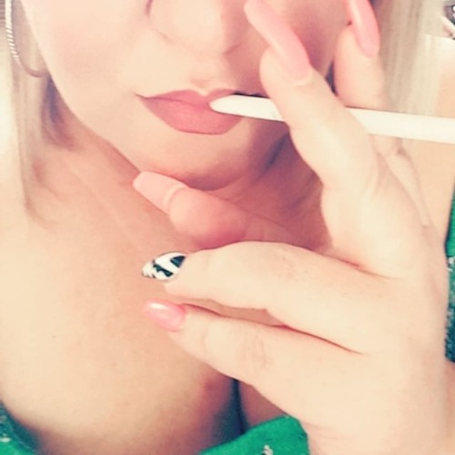 mrslongnails:#lipstick #cigarette #vs120s #virginiaslims #allwhitecigarettes #nails #longnails #smok
