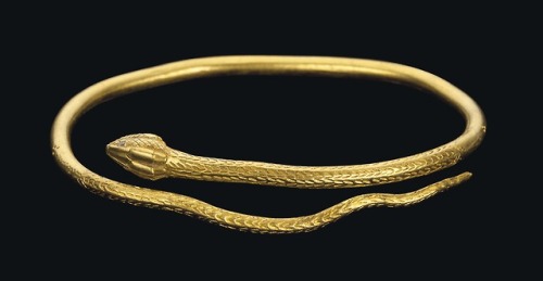 via-appia:Roman jewelry: a gold necklace (top) and gold bracelets, c. 1st - 4th century