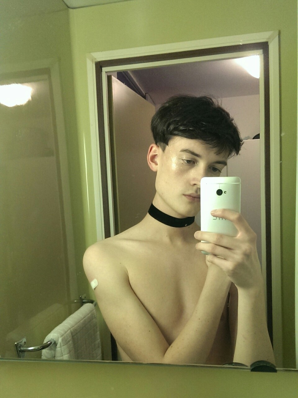 vhyl:  *wears this to uni*