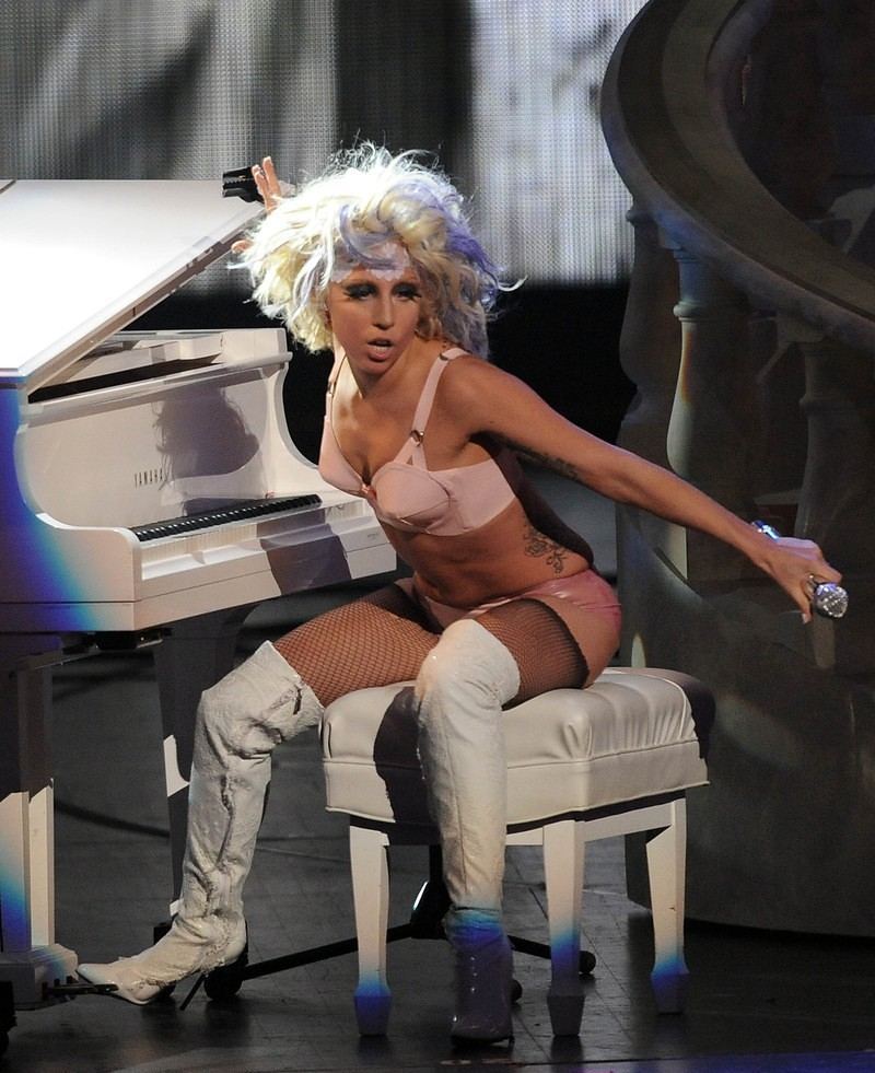 somedayinjakarta:  behindtheburqa:  LADY GAGA - VMA’S 2009, REHEARSALS &amp;