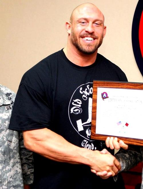 cenationpunkermizfit:  Ryback ♥  Feed Me! ;)