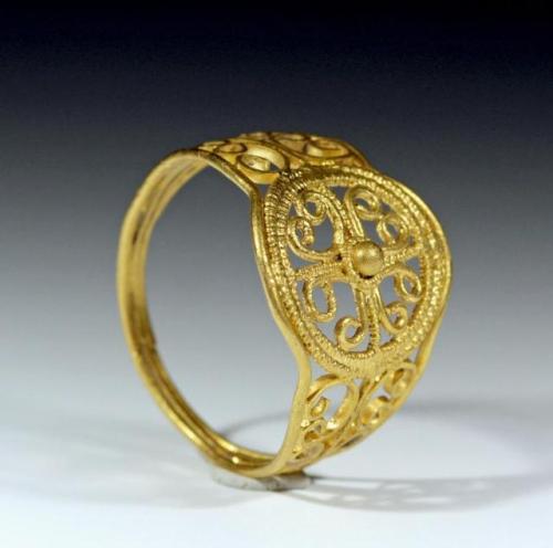 sartorialadventure: Roman Granulated Gold Ring, Roman Imperial, 2nd Century AD